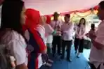 Liliana Tanaja Layani Warga dalam Bazar Murah Perindo