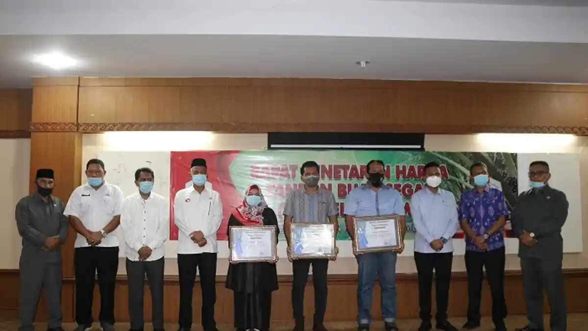 15 Perusahaan yang Bantu Sembako Covid-19 untuk Warga Nagan Raya Terima Penghargaan