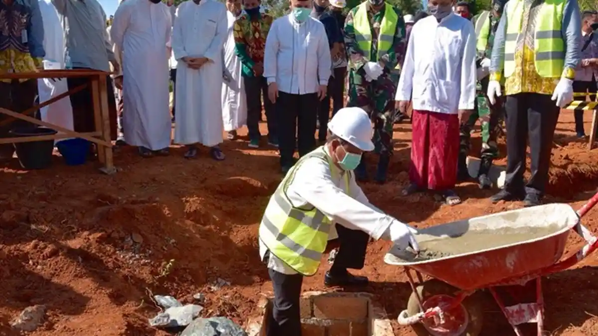 HUT ke-70 Provinsi Kalsel, Paman Birin Berikan Kado Masjid Bambu Pertama di Kalsel