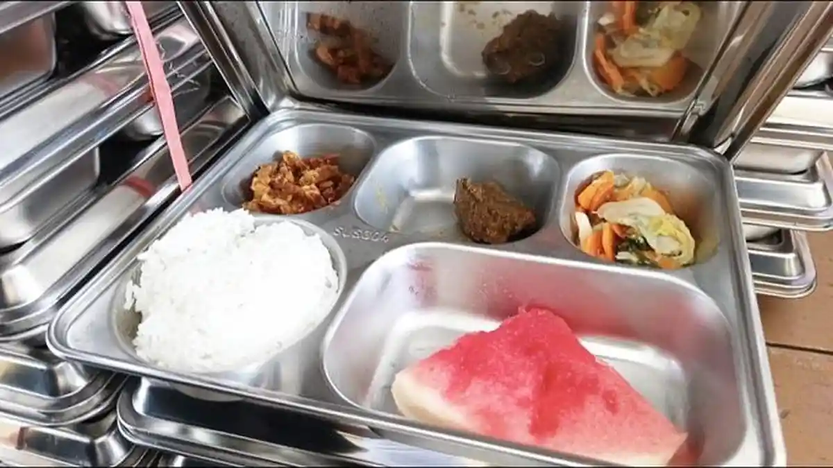 Rencana Wapres Gibran Mampir di SMANSA Nabire, Rendang Sapi Mendadak Muncul di Menu Lauk MBG