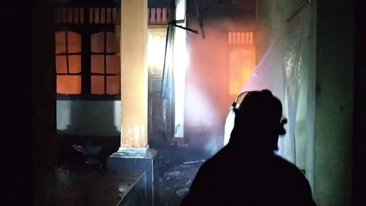 Rumah Terbakar Ditengah Pandemi Covid-19, Ketut Sudana dan Keluarga Mengungsi ke Rumah Saudara