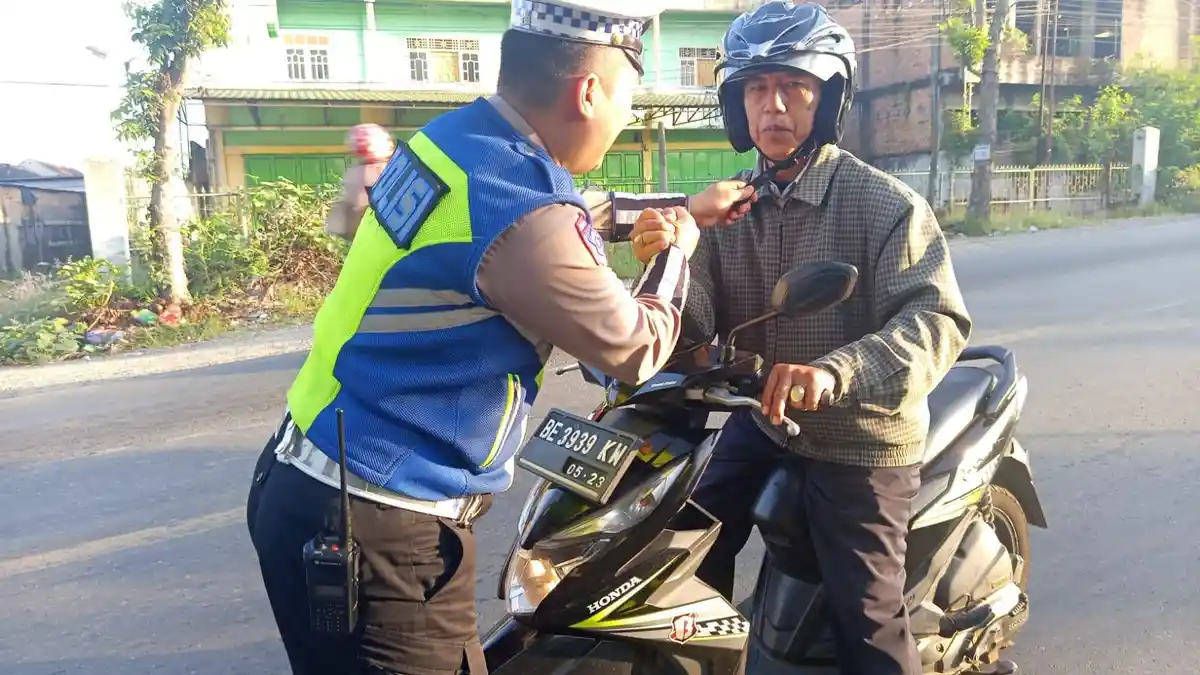 Satlantas Polres Lampung Utara Imbau Pengendara Tertib dan Bekali Perlengkapan Kendaraan