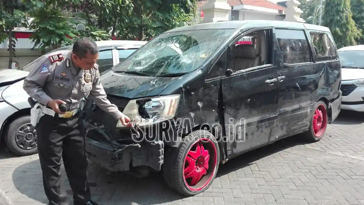 Pengemudi Alphard yang Dihajar Massa Pakai Atribut Kemenkumham RI, Ini Klarifikasi Kanwil Jatim