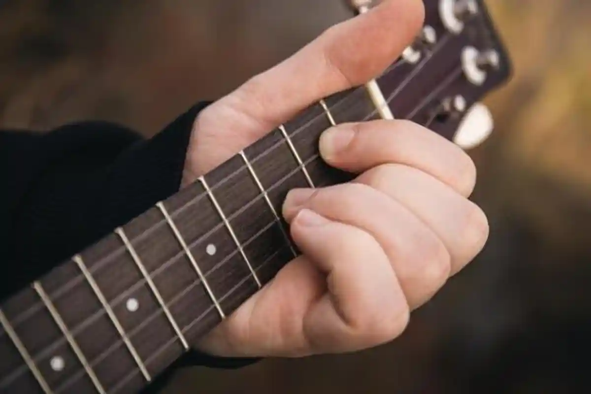 Kunci Gitar Up From The Bottom - Linkin Park: You Keep Me Waiting, Down Here, So Far Below