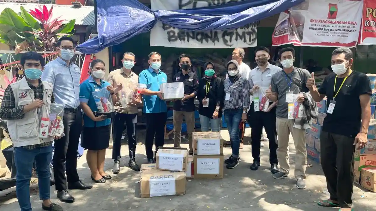 Mercure Makassar Kirim Bantuan untuk Korban Kebakaran Jl M Tahir