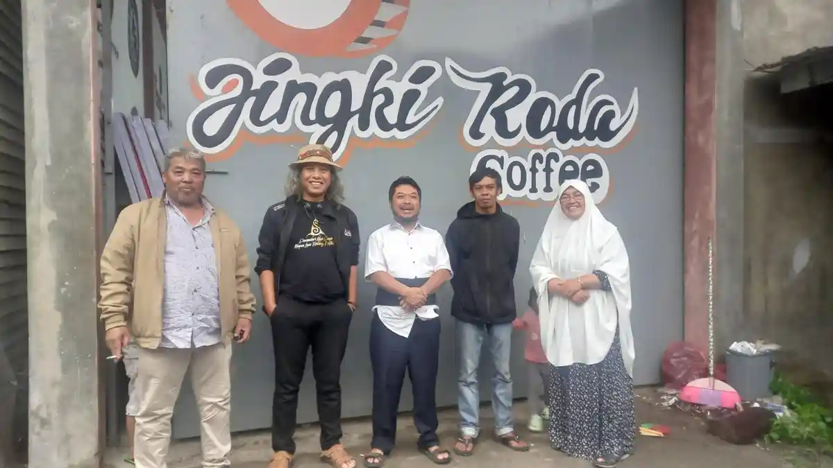 Reje Hakim Wih Ilang dan Owner Jingki Roda Sambut Desember Kopi Gayo ...
