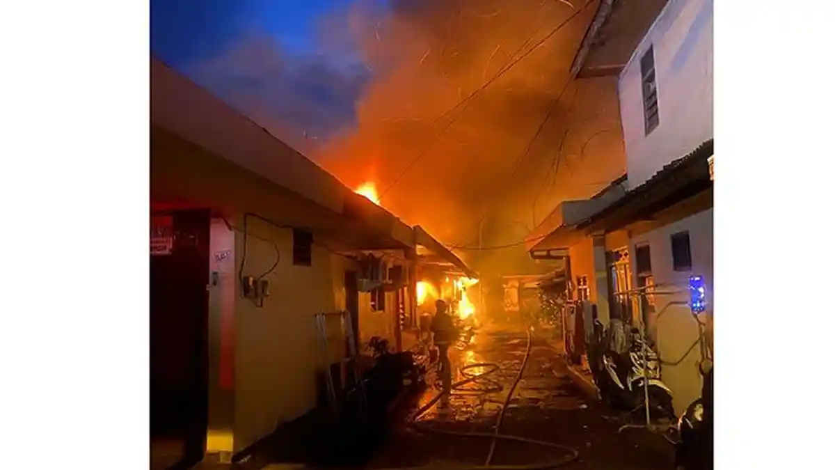 Ditinggal Penghuni Mudik, Kos-kosan di Denpasar Barat Kebakaran, 4 Kamar Dilahap Si Jago Merah