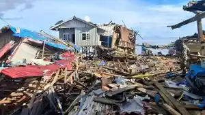 Rumah-Rusak-Akibat-Bom-Perang-Dunia-Meledak-di-Biak.jpg
