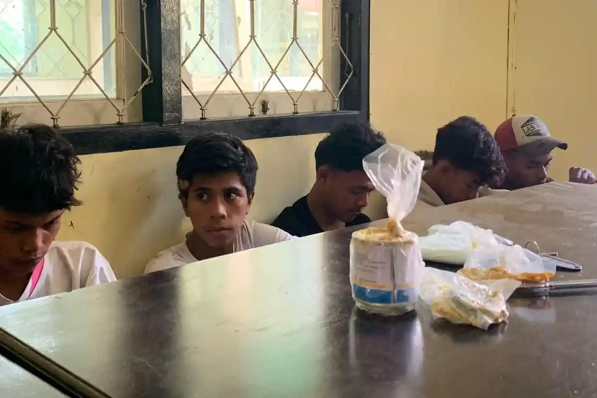 BREAKING NEWS: 8 Remaja Dirazia Satpol PP Halmahera Selatan Saat Asik Ngelem Aibon