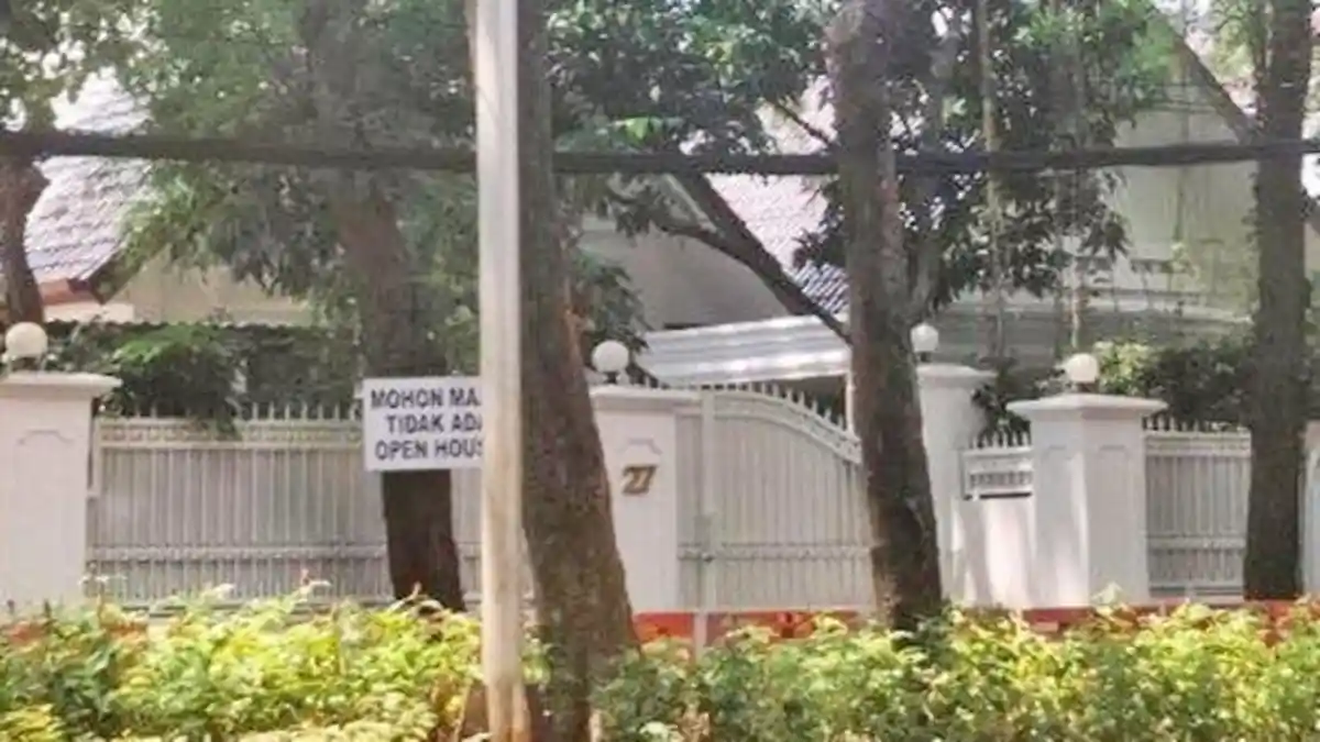 Jelang Pengumuman Capres PDIP, Rumah Megawati Sepi, Ada Tulisan Mohon Maaf tak Ada Open House