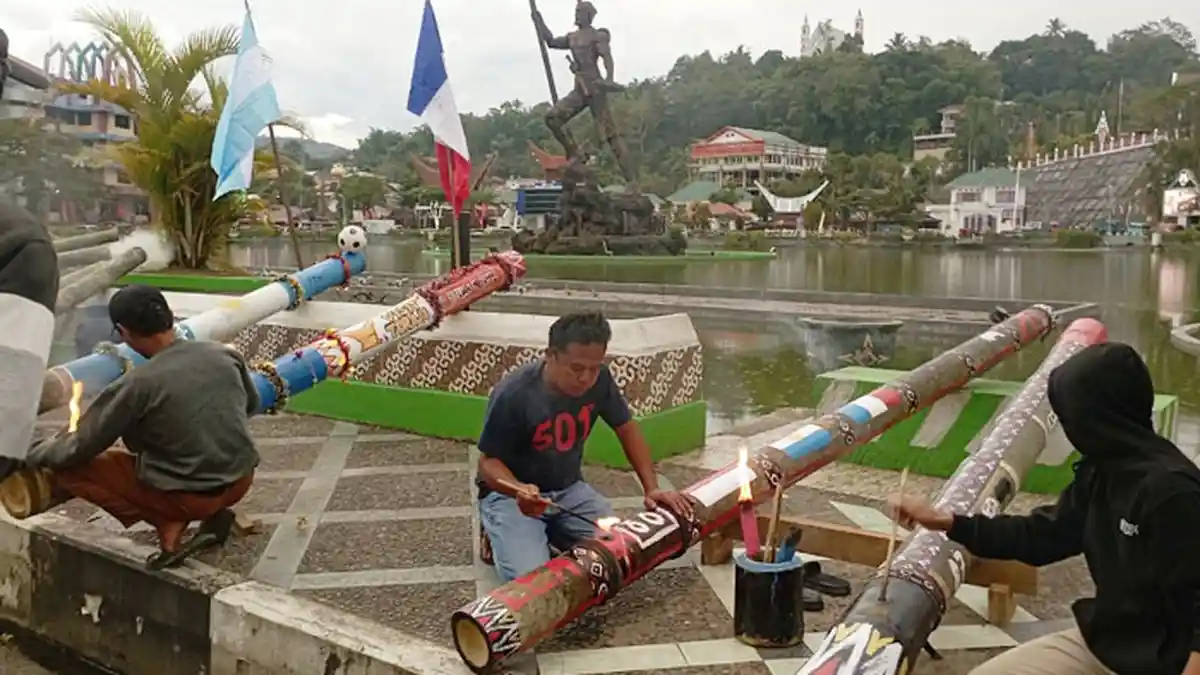 Malam Tahun Baru, Ada Dentuman Meriam Bambu di Kolam Makale