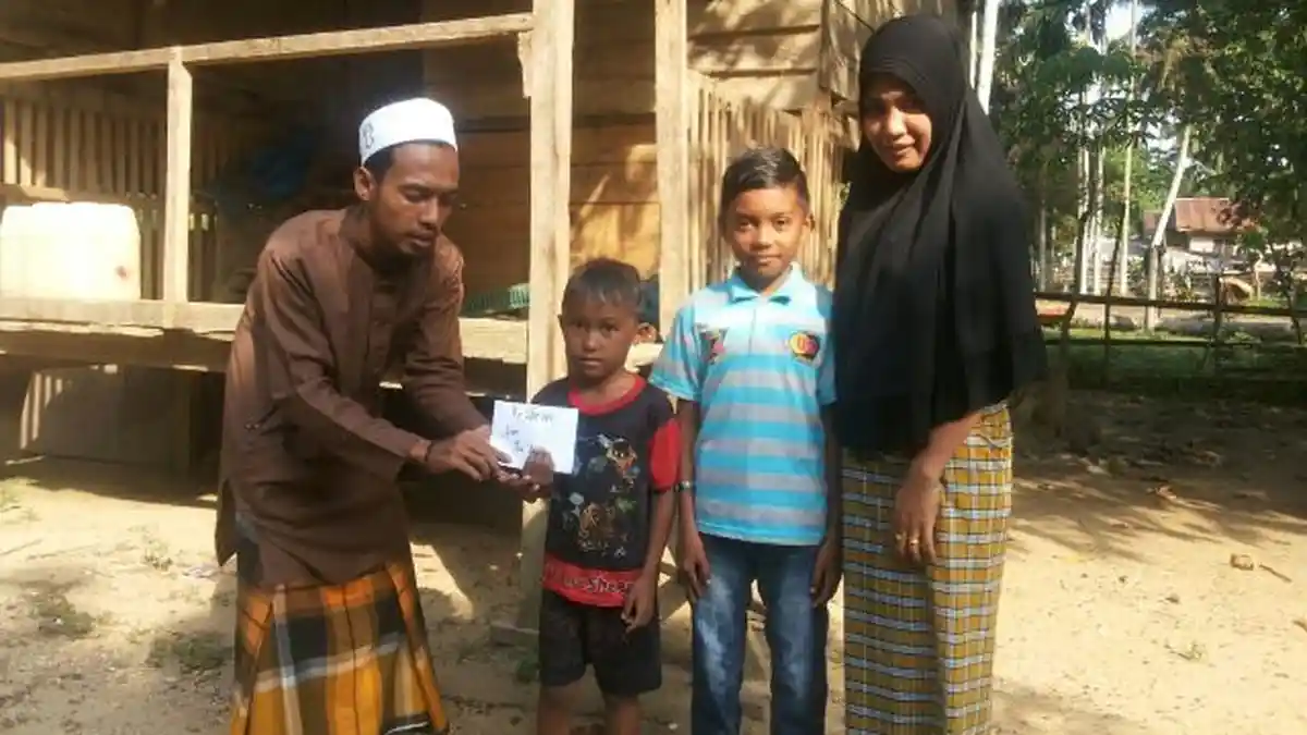 RTA Aceh Utara Salurkan Bantuan Santri untuk Duafa di 14 Gampong