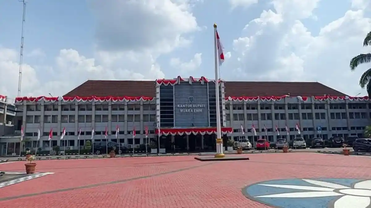 Jelang HUT ke-81 RI, Pemkab Muara Enim Imbau Masyarakat Kibarkan Bendera dan Pasang Umbul-umbul - Sripoku.com