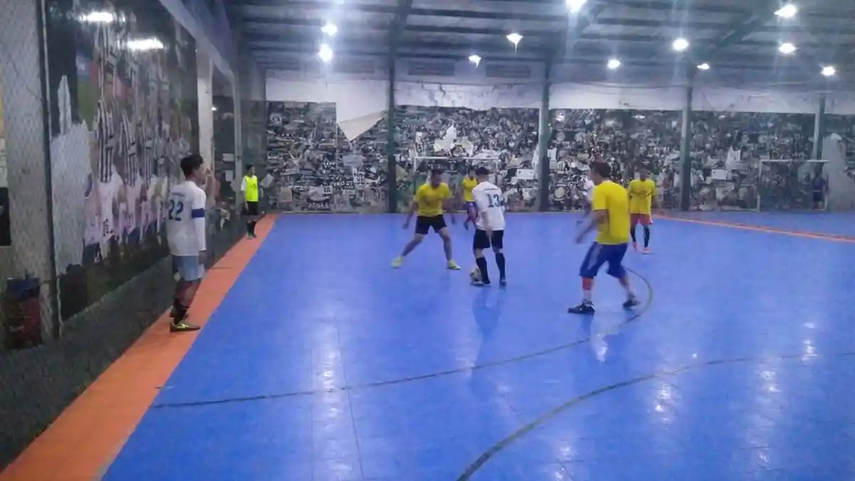 Laga Persahabatan Tim Futsal Jurnalis Solo vs ITS PKU Muhammadiyah Tercipta 38 Gol