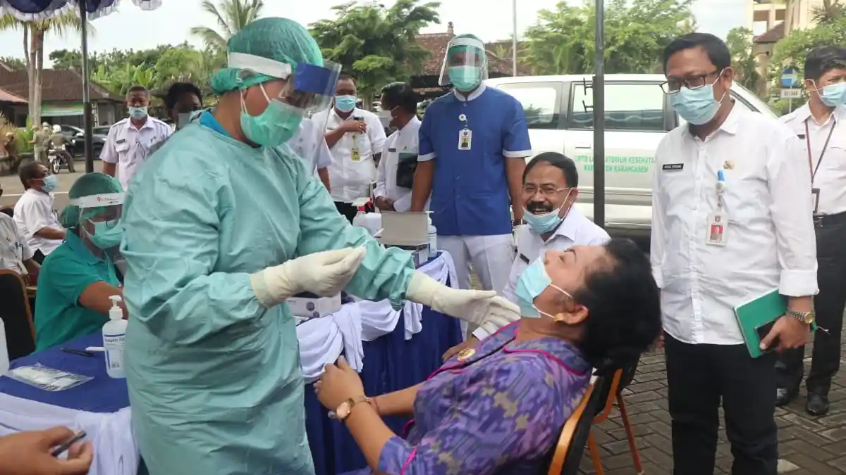 Pimpinan Daerah Karangasem Bali Gelar Rapid Test Antigen Sebelum Mulai Rapat Rutin