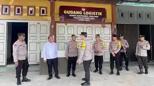 Kapolres-Pijay-cek-gudang-logistik-Pilkada.jpg