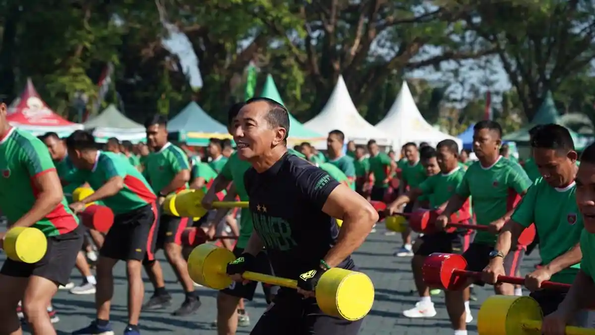 Pangdam XIV Hasanuddin Perintahkan Prajurit Senam Barbel, Ini Alasannya