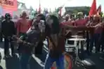Grup band Dandelion Hibur Demo Buruh