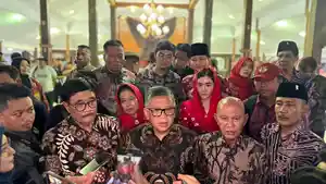 sekjen-pdip-hasto-saat-memberikan-keterangan-di-kaa.jpg