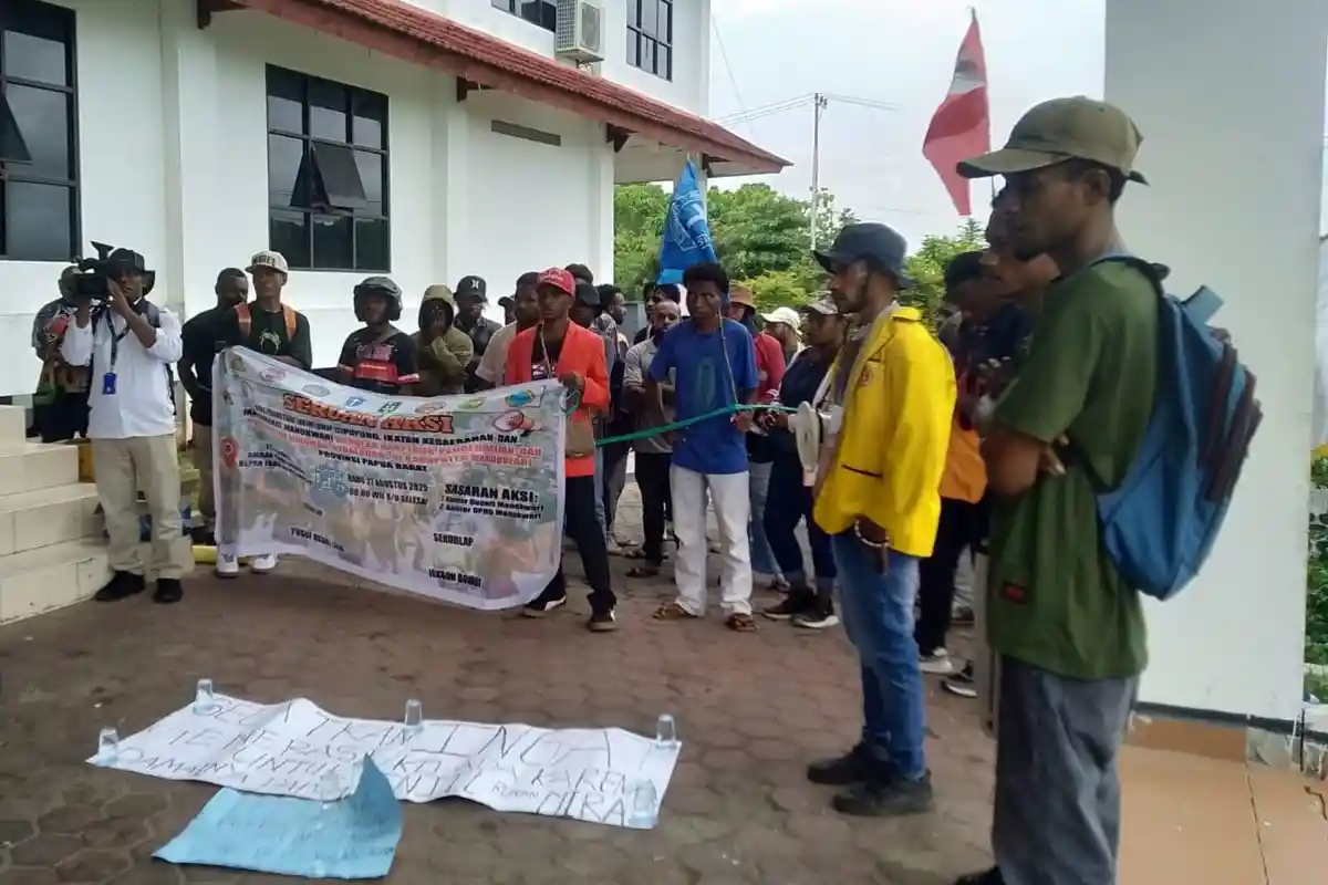 Solidaritas Mahasiswa Tolak Tawaran Duit saat Demo Ranperda Miras di DPRK Manokwari