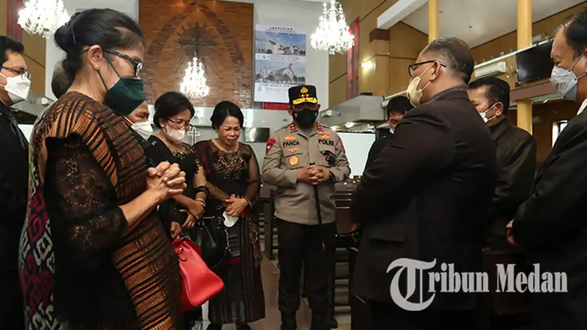 Berita Foto: Kapolda Sumut Meninjau Persiapan Pelaksanaan Ibadah Jumat Agung di HKBP Sudirman - 15042022_KAPOLDA_TINJAU_GEREJA_DANIL_SIREGAR-4.jpg