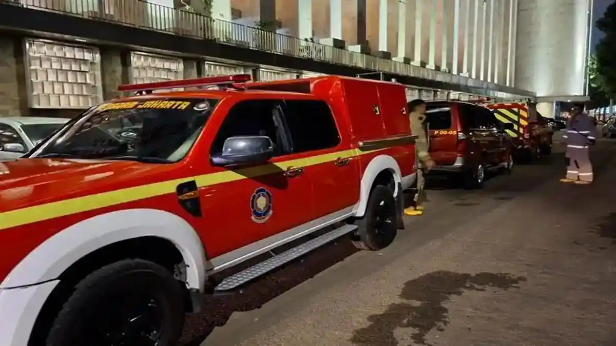 Ruang Server Masjid Istiqlal Kebakaran, Mobil Damkar dan PMI Berdatangan