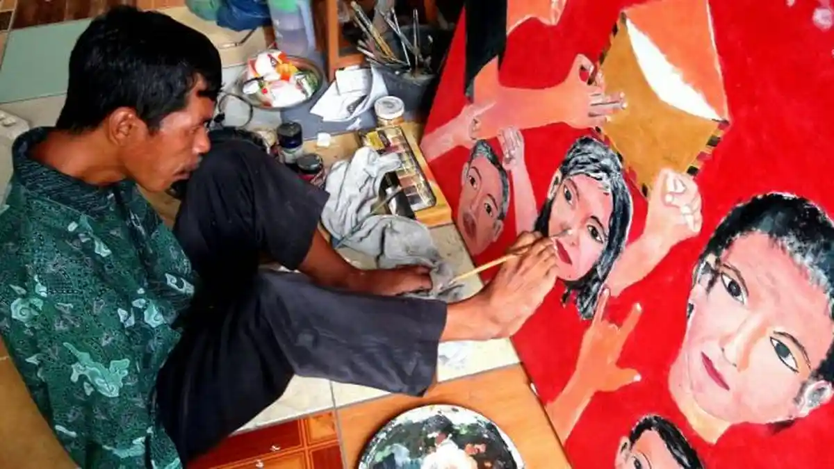 Hanya Mengandalkan Kaki, Salim Harama Mampu Bikin Karya Menakjubkan