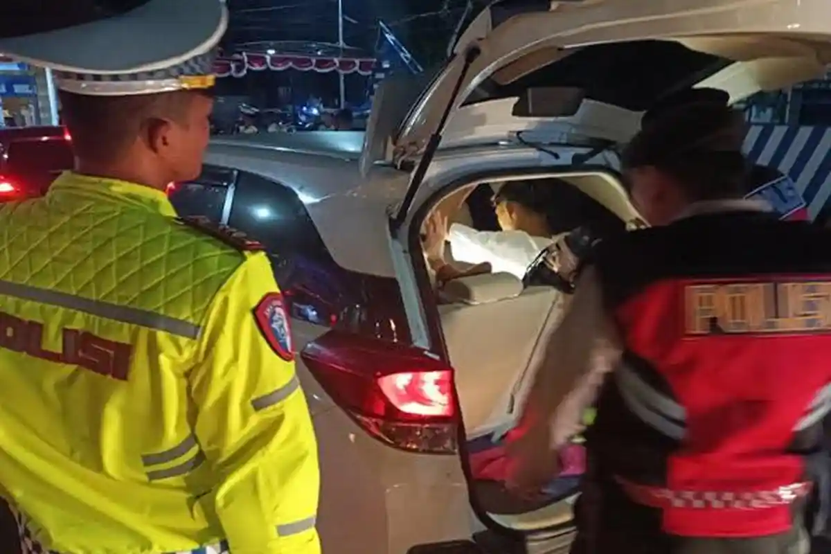Bukan Sajam atau Narkoba, Razia Di Kota Kediri Malah Temukan Sopir Truk Bawa SIM Palsu