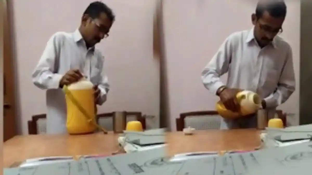 Tertangkap Kamera Tersembunyi, Pria Ini Ludahi Minuman Bosnya
