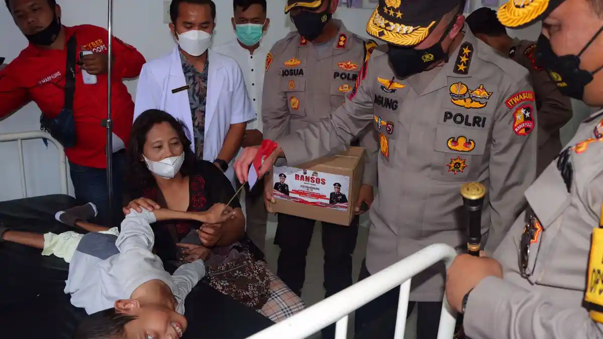 Irwasum Polri Kunjungan Kerja ke Polres Samosir Sekaligus Laksanakian Bakti Sosial