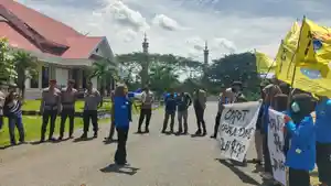 PMII-Pasangkayu-demo-desak-kadis-DLH-dicopot.jpg