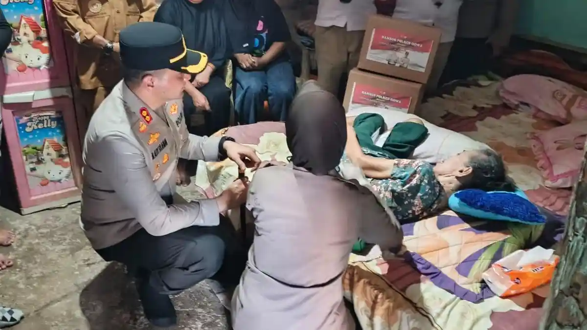 7 Tahun Kartini Lumpuh, Kapolres Gowa Bantu Kursi Roda