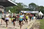 lomba-lari-maraton-10-k-di-stadion-lambung-mangkurat-banjarmasin-selasa-10112020.jpg