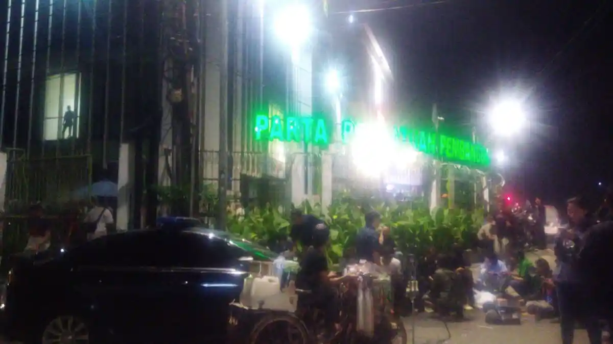 Polisi Jaga Ketat Kantor DPP PPP di Jalan Diponegoro