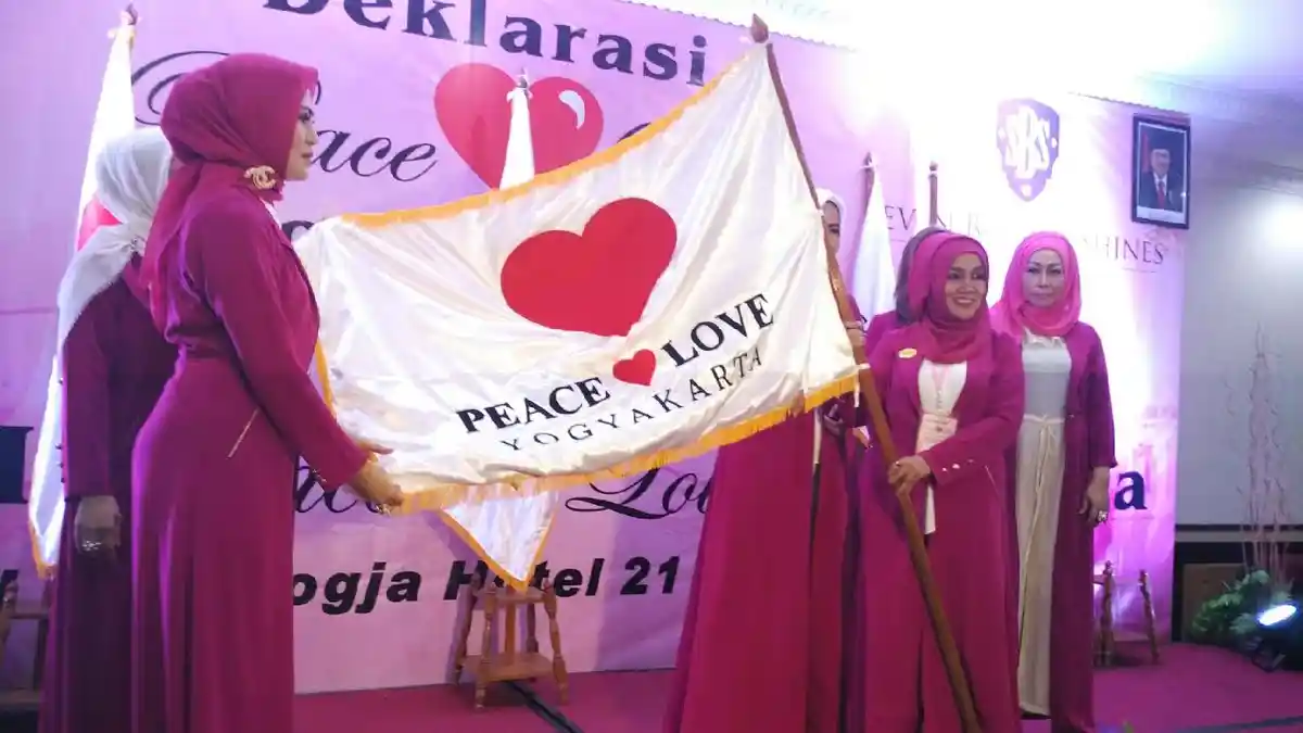 Berawal dari Arisan, Peace and Love Indonesia Menyentuh Bidang Sosial