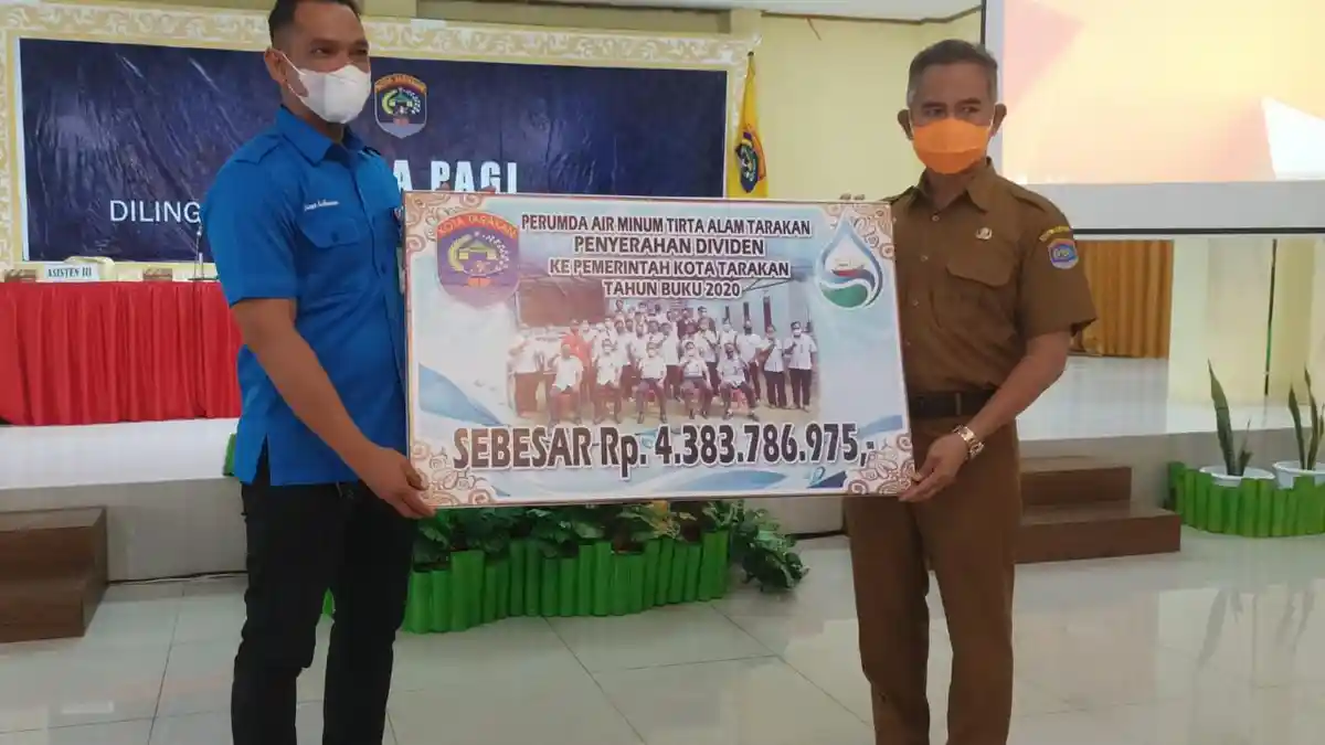 Penuhi Janji, Dirut PDAM Iwan Setiawan Serahkan Rp 4,3 Miliar Dividen kepada Pemkot Tarakan