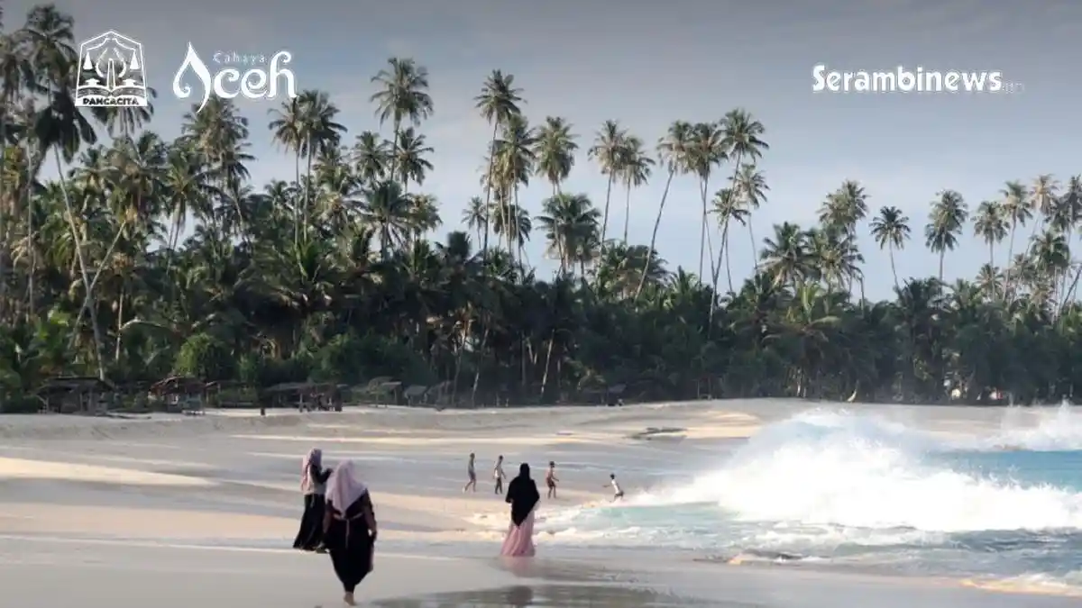 Menyapa Pantai Pasir Tinggi, Mutiara Biru dari Pulau Simeulue