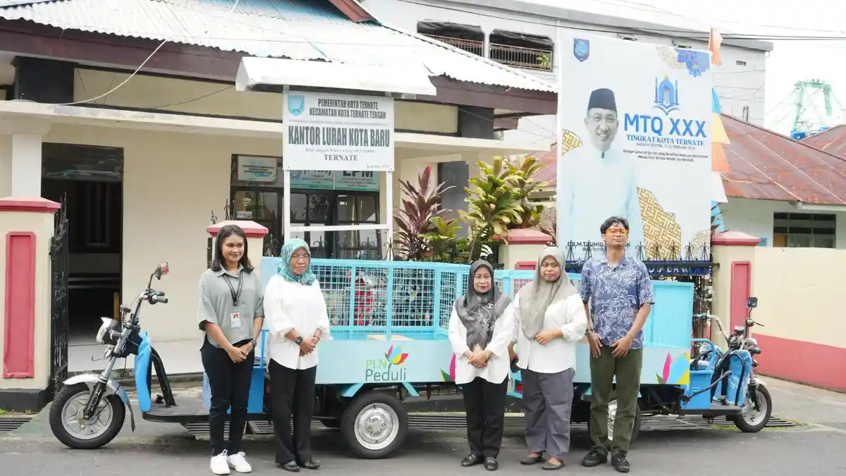 Peduli Lingkungan, PLN UIW MMU Distribusi Gerobak Sampah Listrik di Tiga Kelurahan - Penyerahan-Bantuan-Gerobak-LIstrik-Sebanyak-2-Unit-ke-Kelurahan-Kota-Baru.jpg