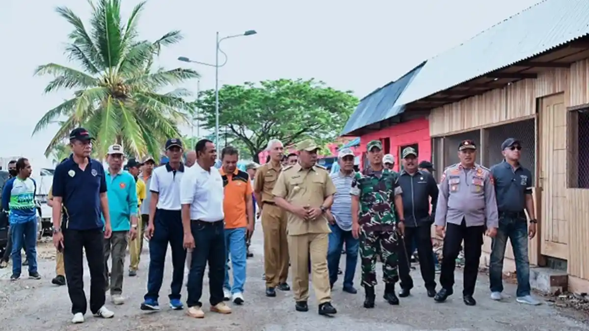 ASN di Baubau Bersih-bersih Pasar hingga Benteng Keraton Buton Peringati Hari Peduli Sampah Nasional