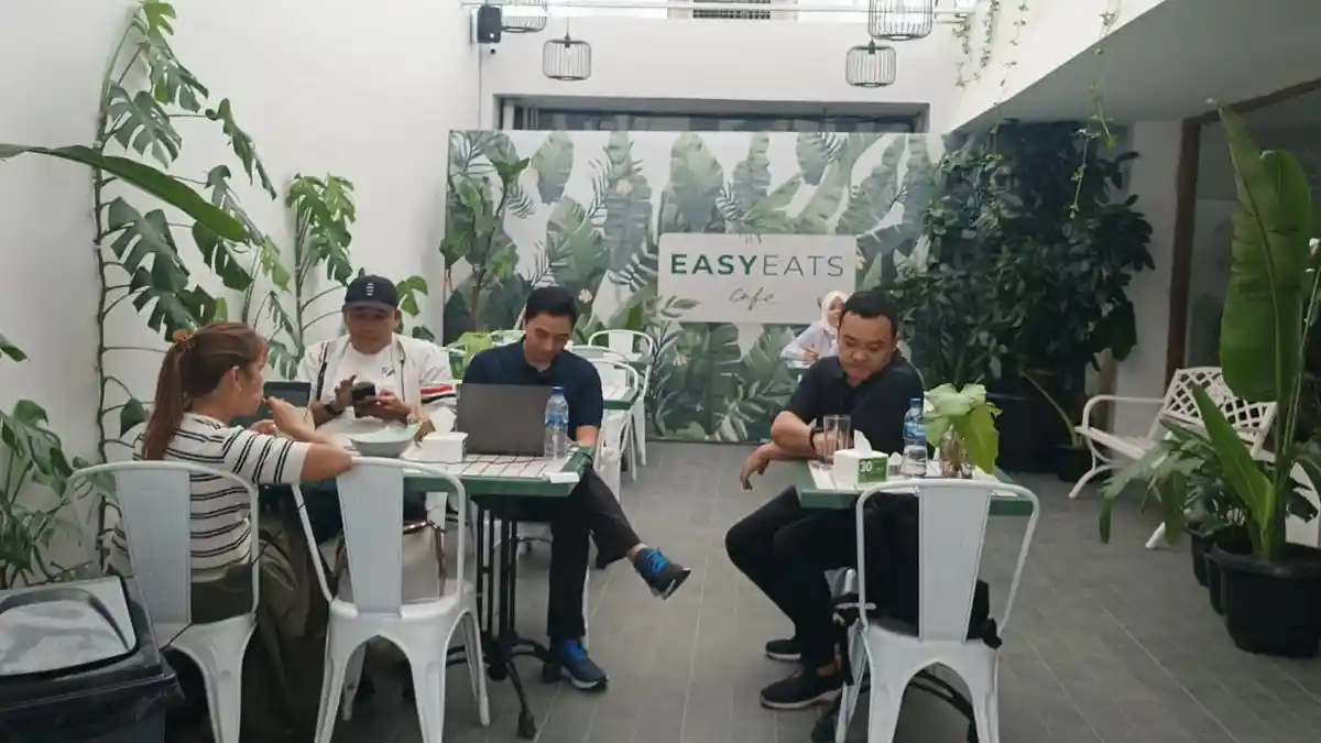 Tempat Baru Easy Eats, Layani Dine In dengan Menu Thailand dan Nusantara - Semi-Outdoor-Kafe.jpg
