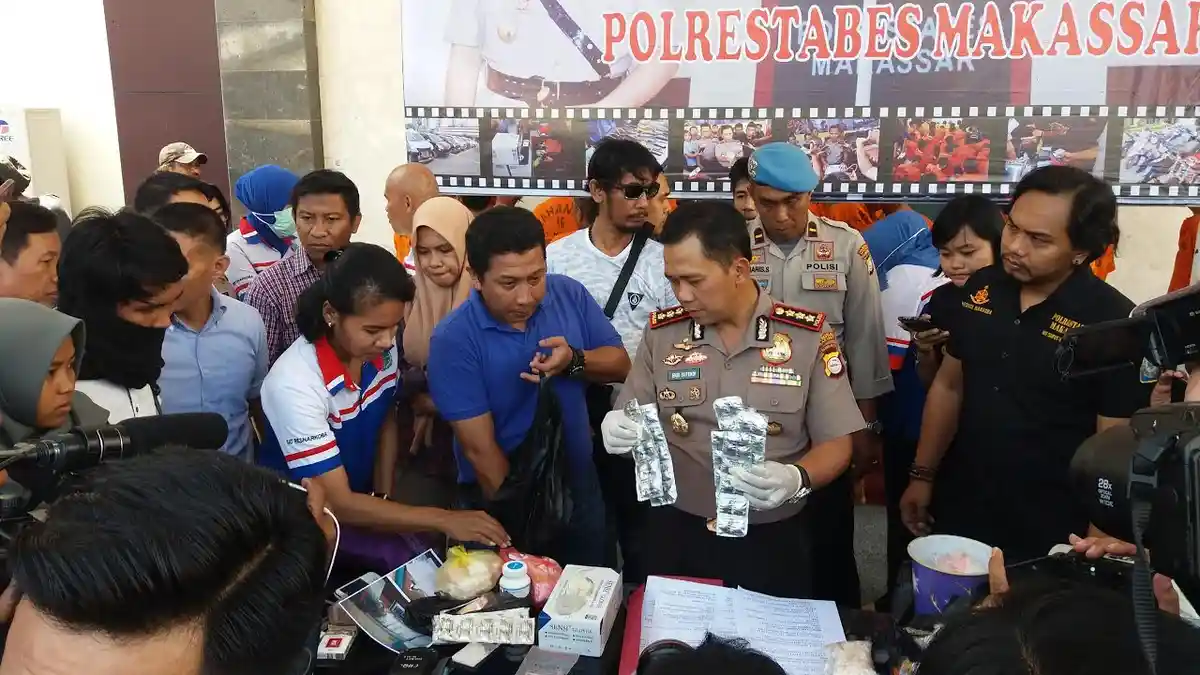 Kombes Endi Sutendi Pimpin Pengungkapan Narkotika dan Obat PCC di Makassar