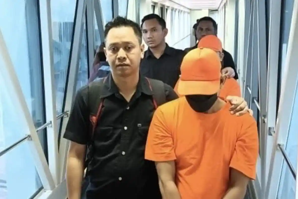 6 Napi Narkoba di Sulawesi Tenggara Dipindah ke Lapas Nusakambangan, Mata Ditutup, Brimob Mengawal