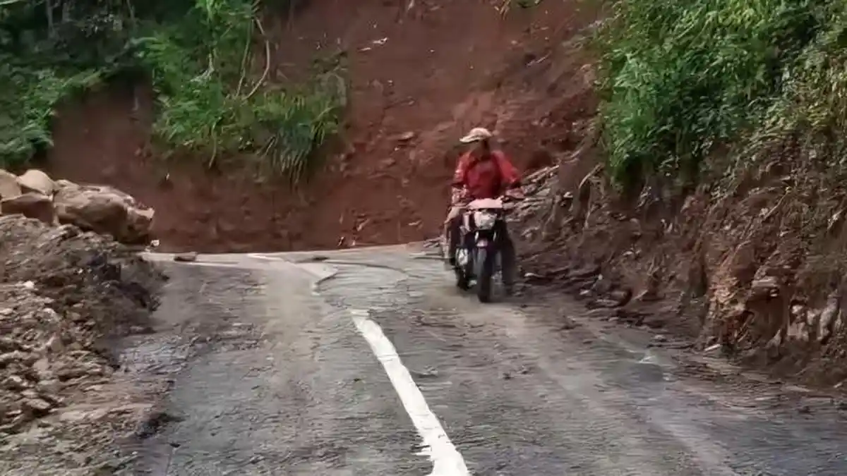 Belum Serah Terima, Jalan Hotmix Senilai Rp5,9 Miliar di Buleleng Rusak