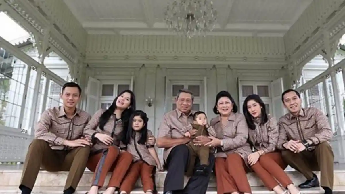Instagram Ani Yudhoyono - Posting Foto AHY dan Ibas, Banjir Pujian Netizen