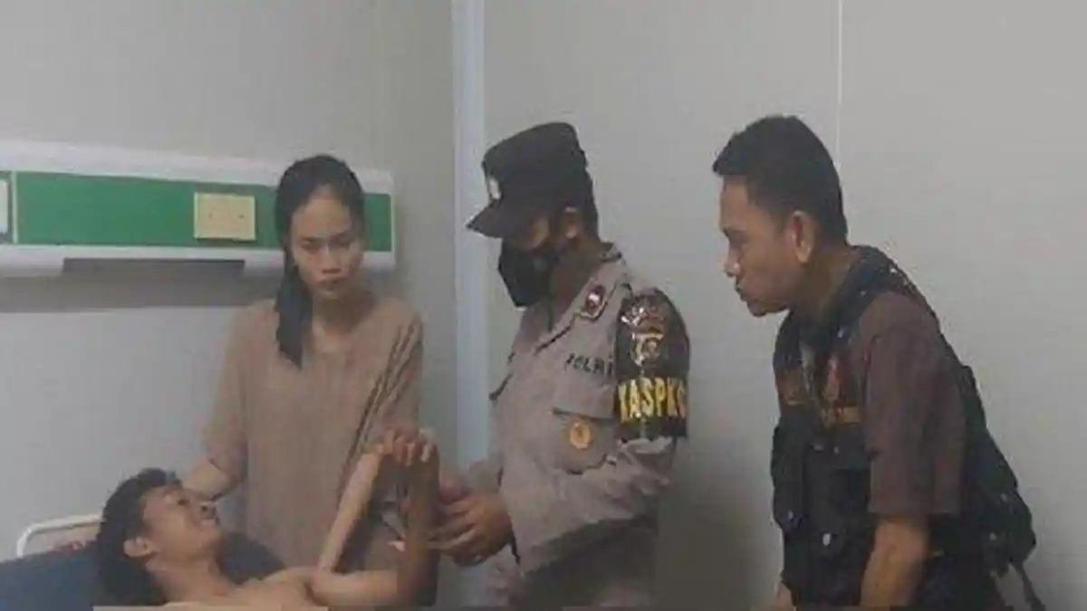 Kurir COD Ditusuk Penerima Paket, Kondisinya Mengkhawatirkan Dirujuk ke Palembang