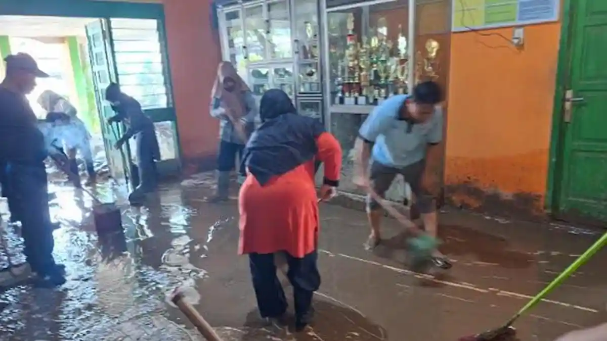 Gotong-royong tak Cukup, Sekolah Terdampak Banjir di Bireuen Perlu Alat Berat
