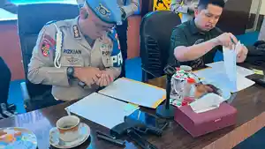 Tim-dari-Div-Propam-dan-Slog-Polri-dfd.jpg