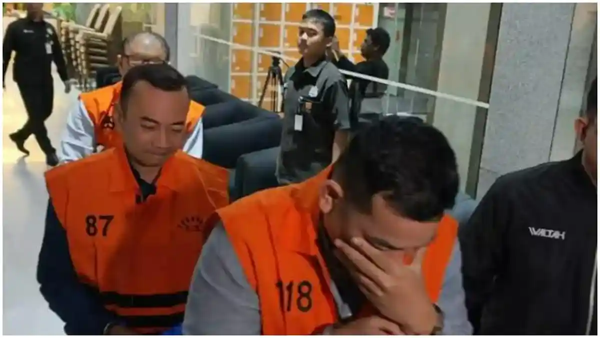 Tampang Rizal Fadillah setelah Jadi Tersangka, Eks Kepala BC Batam ...