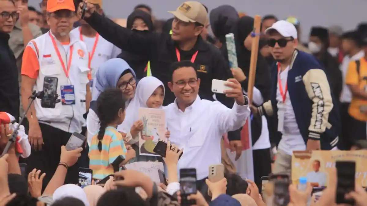 Capres 01 Baca dan Respons Tulisan Warga Samarinda, Mulai Anies Presiden hingga Tambang Ilegal