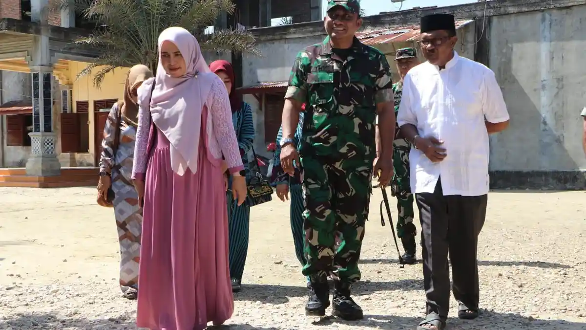 Dandim Aceh Timur dan Ibu Persit Datangi Panti Asuhan di Gampong Jalan